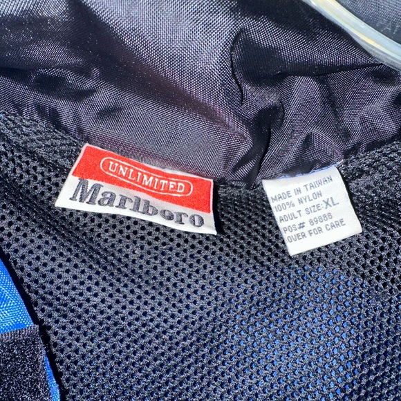 Vintage 90’s Marlboro jacket with hood nylon - Picture 3 of 3